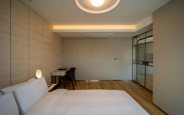 New Hilltop Hotel