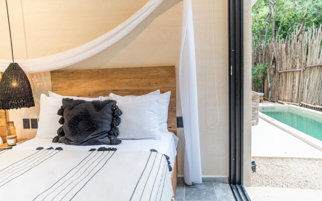 Kataleya Gardens 103 y 201 By Lockey