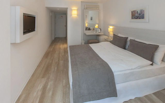 The Beachfront Hotel Adult Only 16 Plus