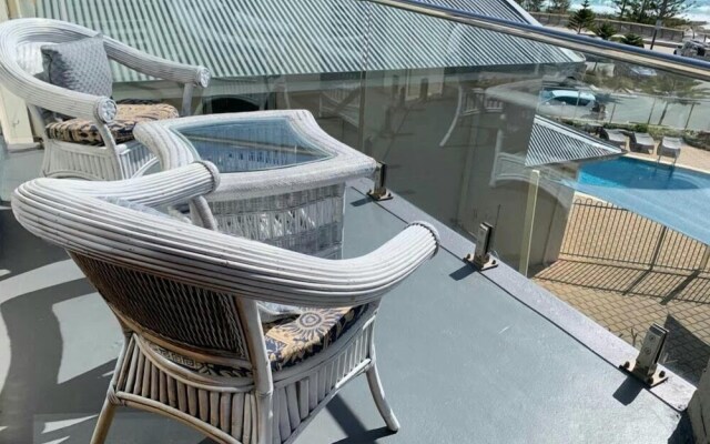Scarborough Beach Front Resort Shell 13