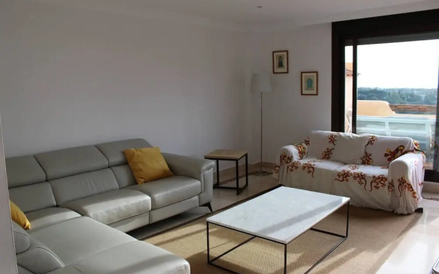 Beautiful Flat Near Golf Courses With sea Views