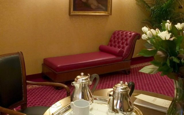 Maxim Hotel