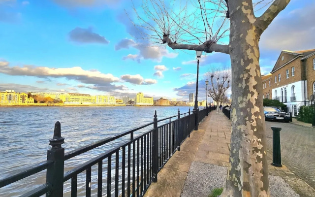 Rotherhithe Riverside Flat