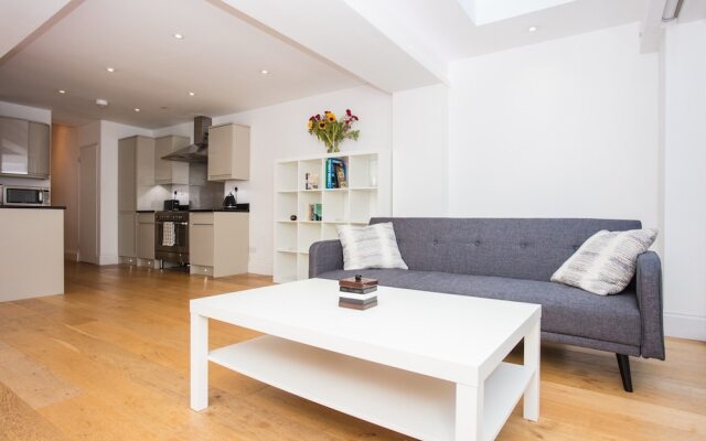 Stunning 2 Bedroom Apartment in Battersea