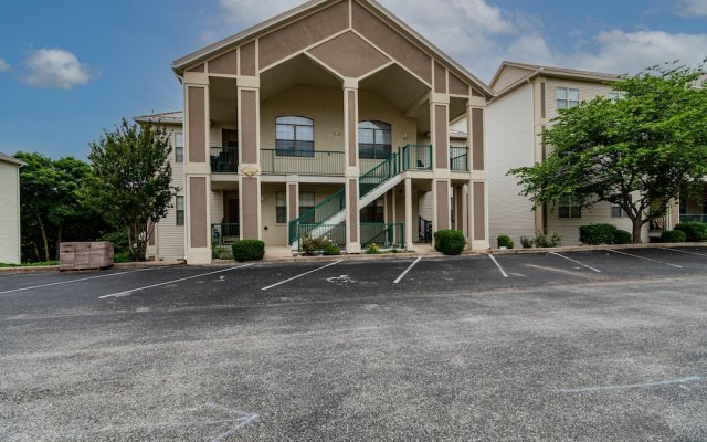 Reflection 2 Bedroom Condo by Redawning