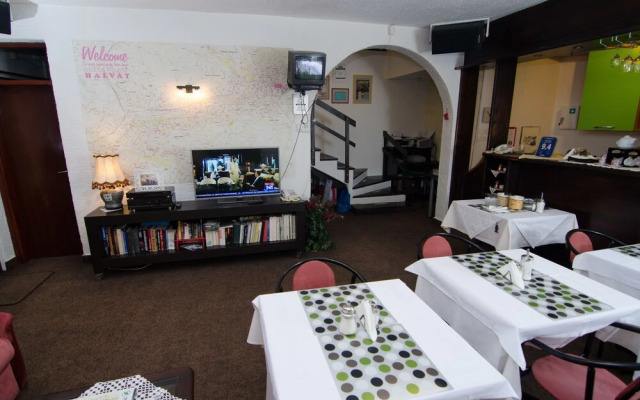 Guest house Halvat
