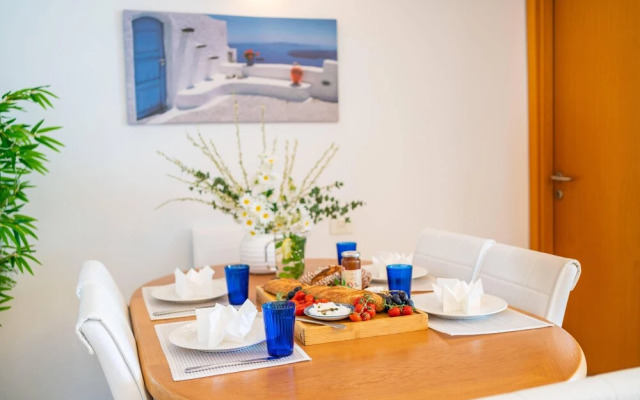 DeluxeApartment with Views of the Marina