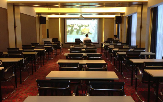 IBIS Leshan City Center Hotel