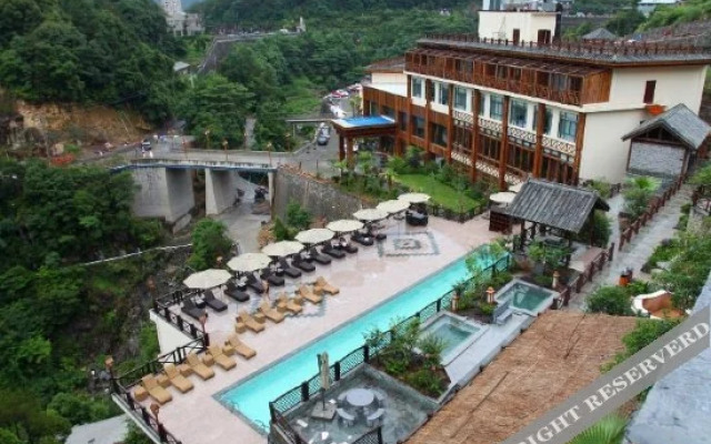 Yulongshan Dong Spring Resort