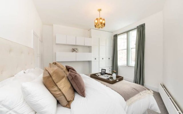3 Bedroom House in Hampstead Village Sleeps 6