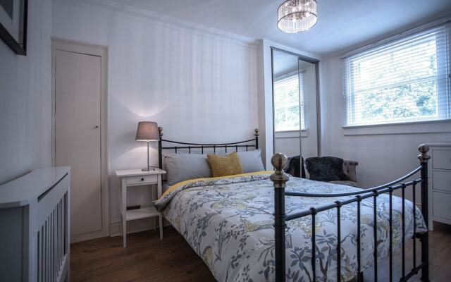 1 Bedroom Apartment With River Views