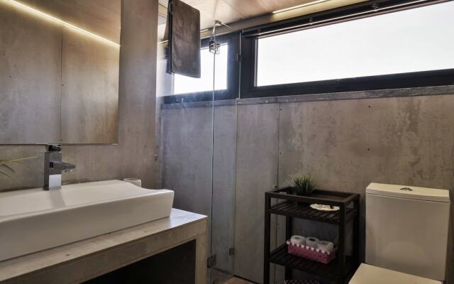 Aroeira Pool House by Lisbon-Coast