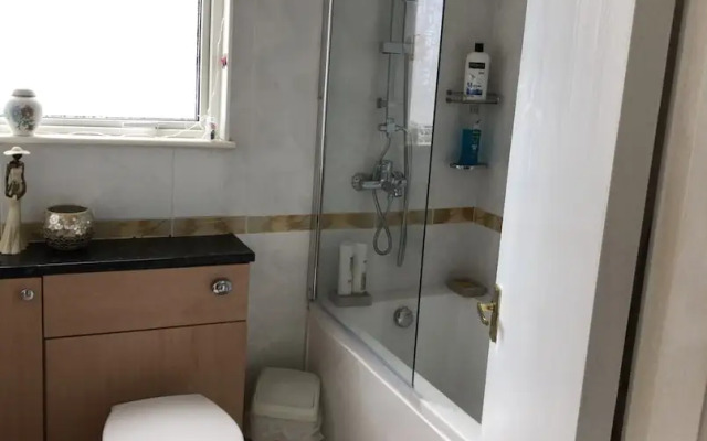 Limegrove, Comfortable Three Bedroom House