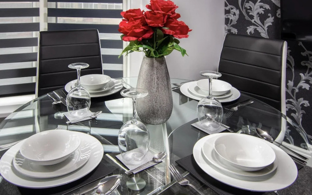 2 Bedrooms Sleeps 6 Near Top Blackpool Attractions