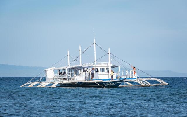 Amontillado Beach and Dive Resort