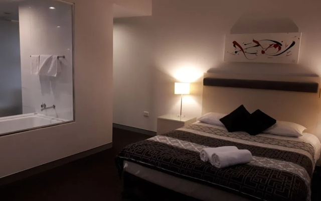 Hinchinbrook Harbour Holiday Apartments