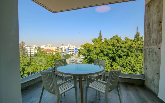 Phaedrus Living Coral Suites Seabreeze
