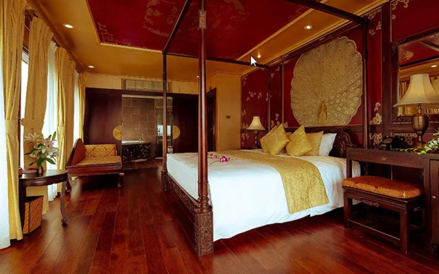 Heritage Line Violet Cruise-Ha Long Bay and Lan Ha