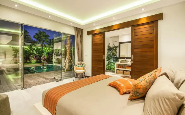 Villa 15 Stunning 6 BR Villa 400m to Beach