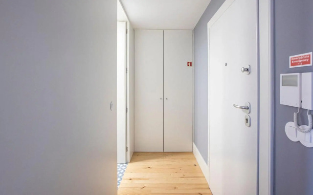 Stylish Studio w/ AC & Balcony by LovelyStay