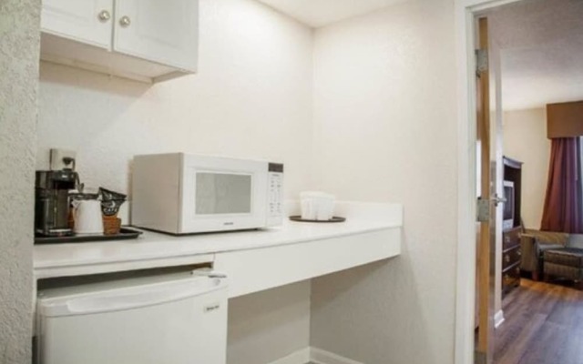 Quality Inn & Suites Atlantic Beach Hotel