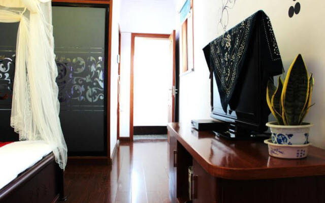 Wuzhen Bridge River Home Inn