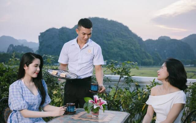 Liberty Hall Tam Coc Hotel & Villa