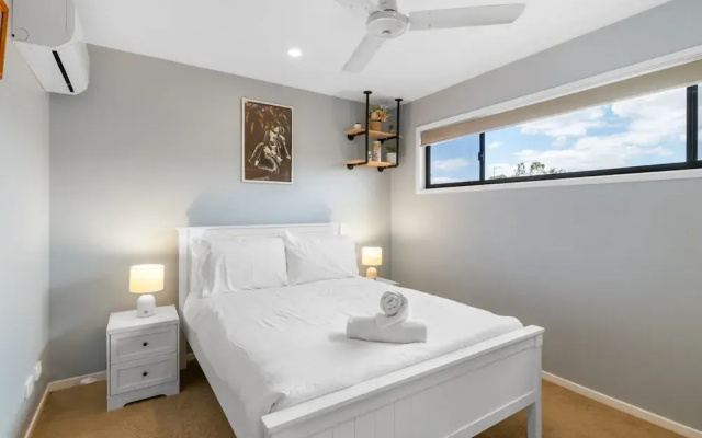Close to Airport, Cafes, Train & Boondall Wetlands