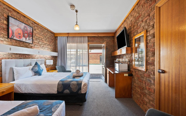 The Settlement Historic Hotel – Guest Rooms – Echuca