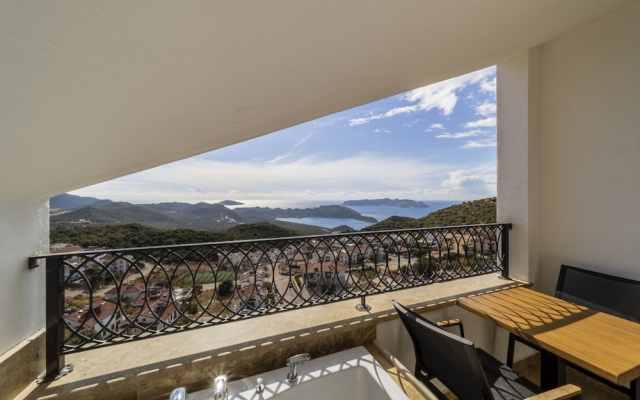 Gorgeous Flat With Sea View Jacuzzi in Antalya Kas