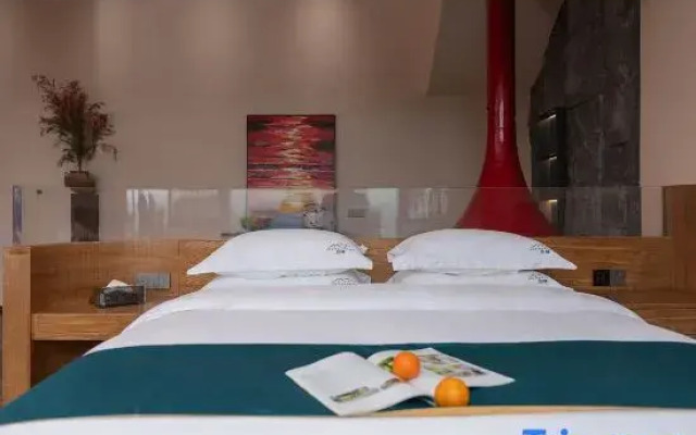 Xingyi Wanfenglin Peak-Chasing House