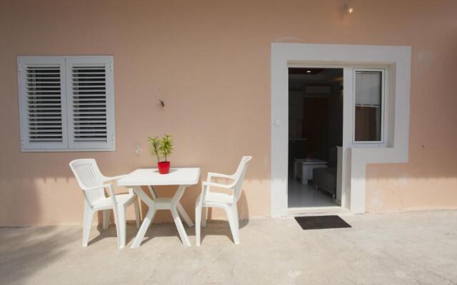 Lara Apartments