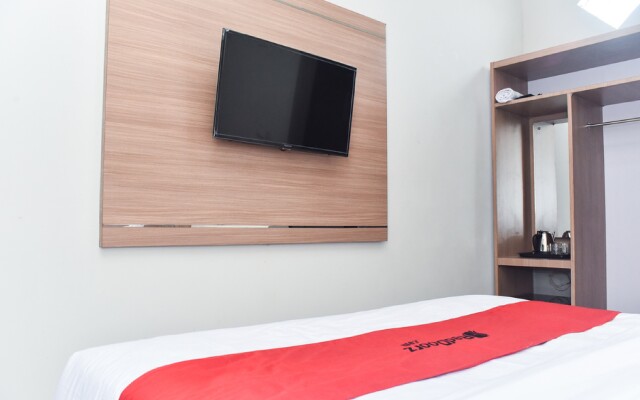 RedDoorz Plus near Malang Town Square