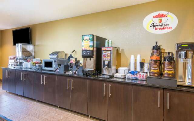 Super 8 by Wyndham Medina