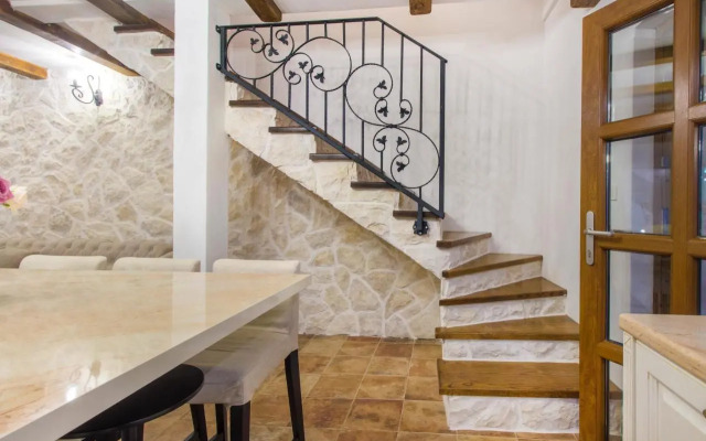 House for Rent Leila