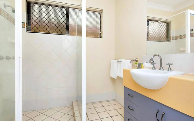 Central Plaza Apartments