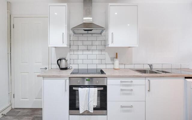 Perfect Location with Parking -Jersey Lodge