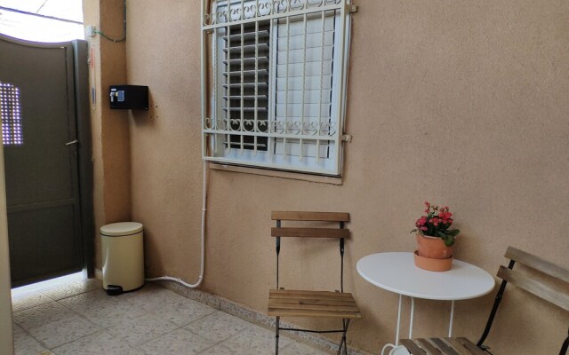 Private & Spacious Apt w Queen Beds PRKG