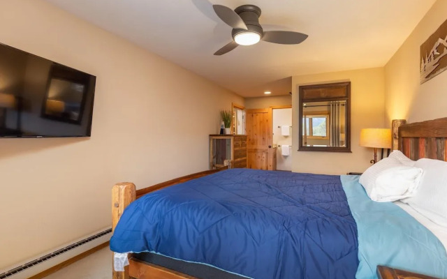 2056 The Pines 2 Bedroom Condo by RedAwning