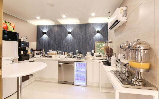 Continew Hotel