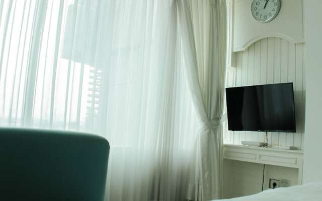 Elegant And Tidy Studio At Grand Kamala Lagoon Apartment