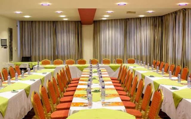Maxlot Hotel