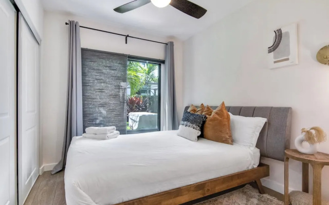4BR Sleeps 10 Pet Friendly w/ Bbq!