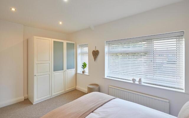 Host Stay Newsam Crescent