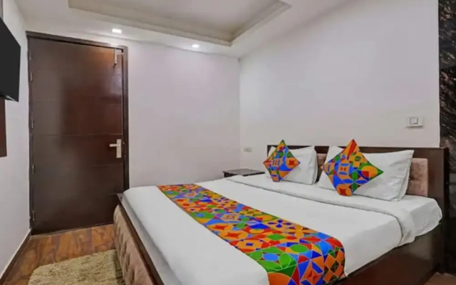 Fabhotel The Royal Inn I