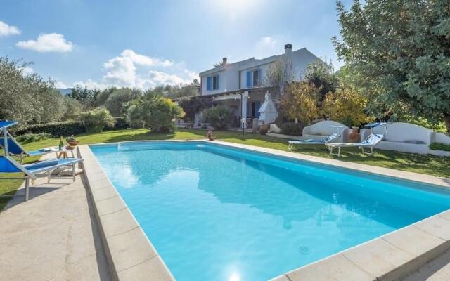 Alghero, Villa Josephine With Spectacular Swimming Pool, for 8 Guests