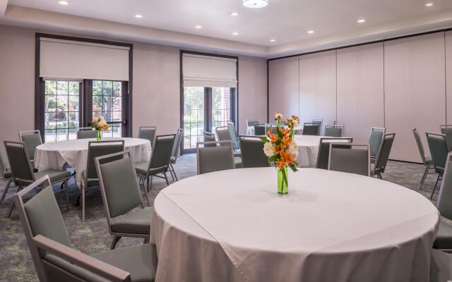 Holiday Inn & Suites Dallas-Addison by IHG