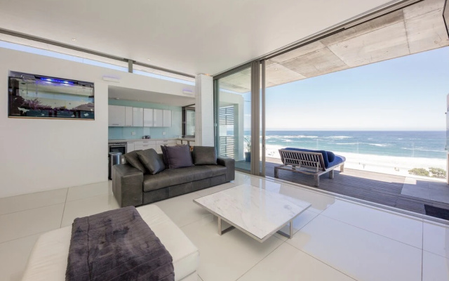 15 Views Penthouse One Bedroom Apartment Sleeps 2