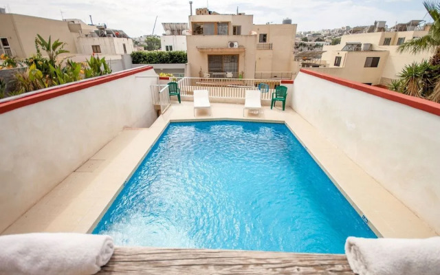 Merill Pool and Sea, charming Apart 1