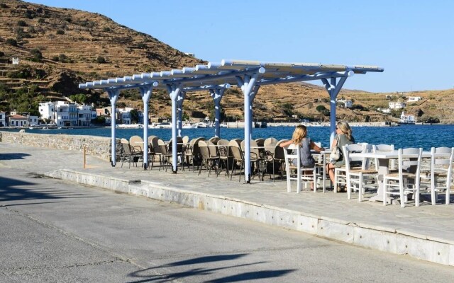 Bright Blue Studio near Stone Tower 1690 • Andros